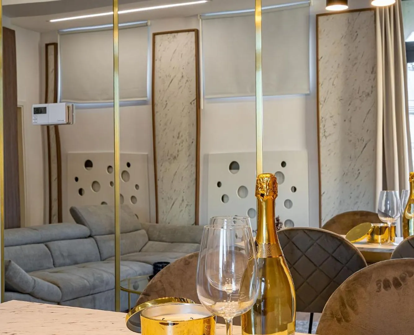 Golden View - Breathtaking Location - City Center Bükreş 0*,  Romanya