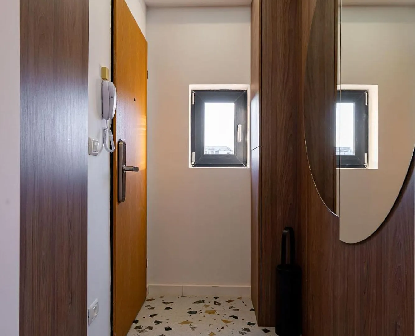 Golden View - Breathtaking Location - City Center Bükreş Daire